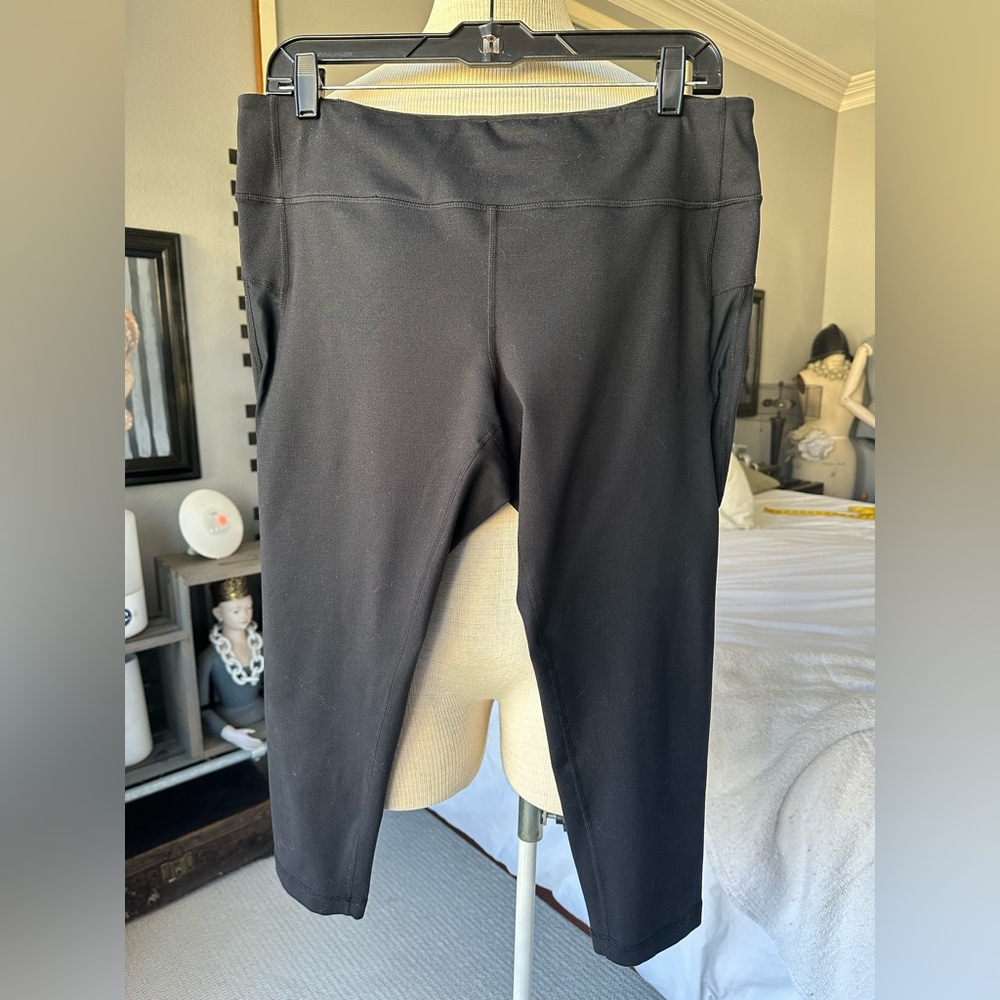 Zella black capri leggings with mesh sides, size XL - Picture 2 of 11